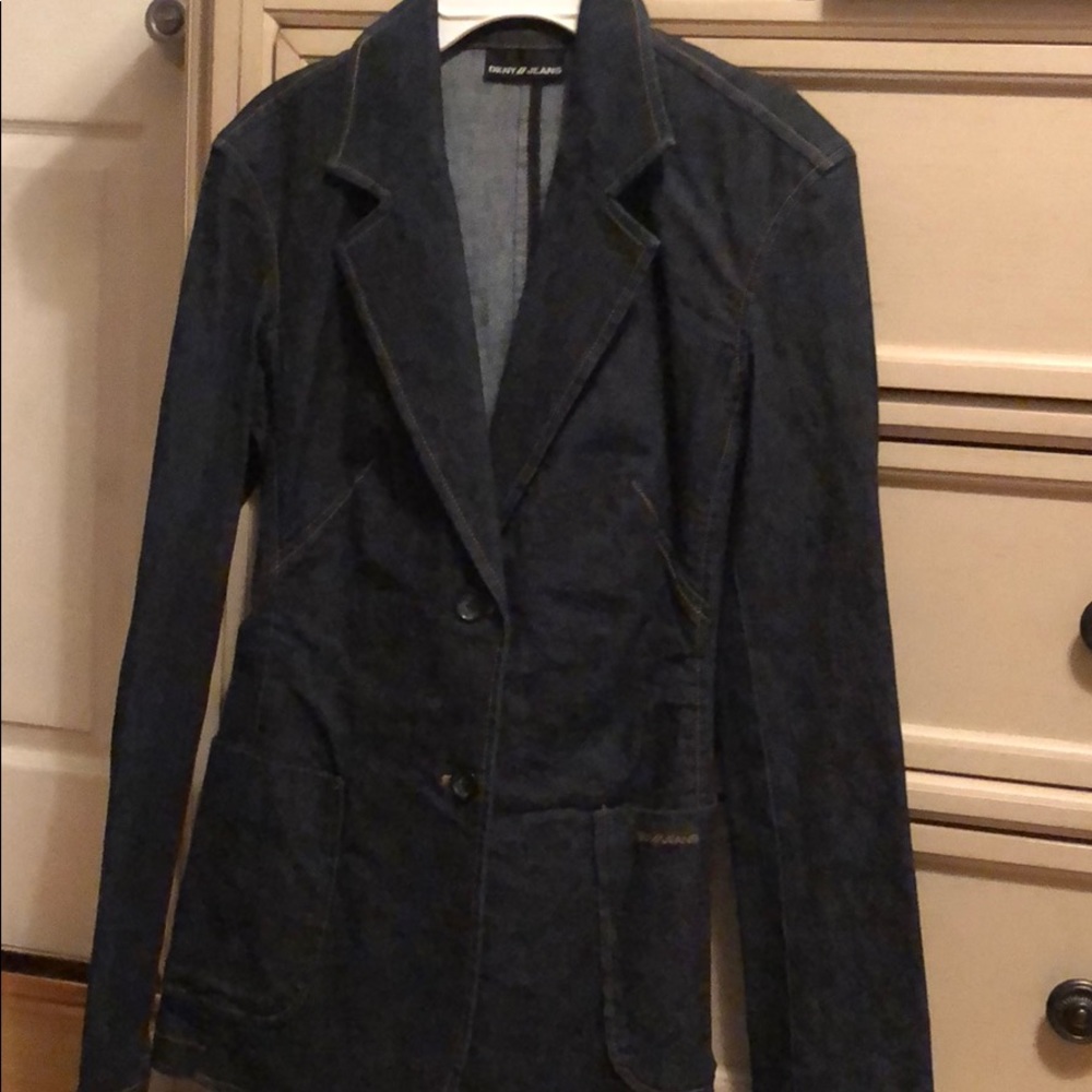 🌟PRICE DROP🌟 DKNY dark denim blazer! Size 4!